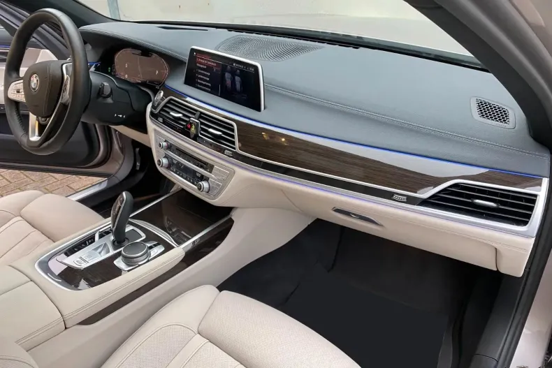 BMW Seria 7 din 2022 cu 85.000 km - oferta BMW153880 - foto 8