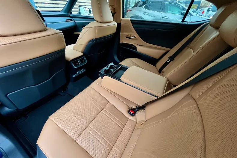 Lexus Seria ES din 2025 cu 1.000 km - oferta LEX153889 - foto 31