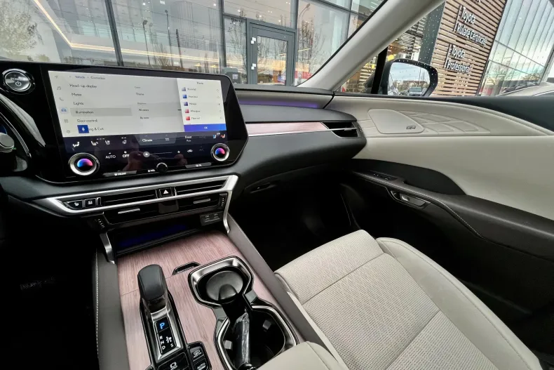 Lexus Seria RX din 2025 cu 3.000 km - oferta LEX153893 - foto 18