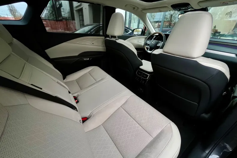 Lexus Seria RX din 2025 cu 3.000 km - oferta LEX153893 - foto 37