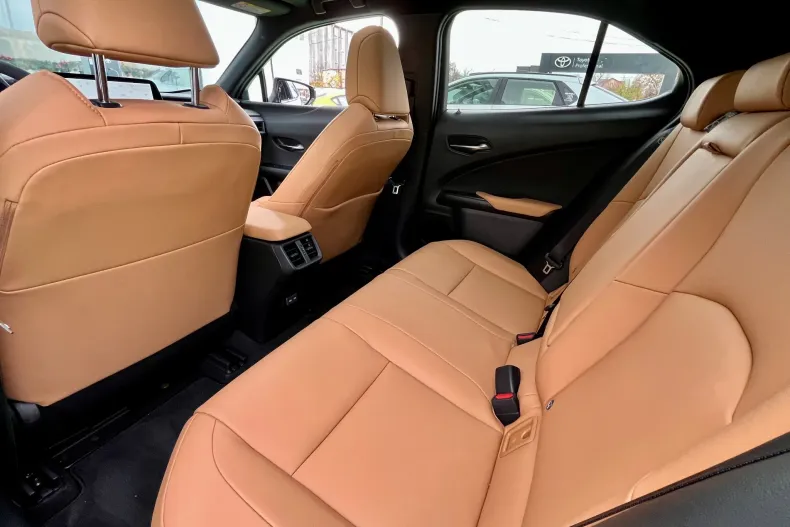Lexus UX din 2025 cu 3.000 km - oferta LEX153894 - foto 33