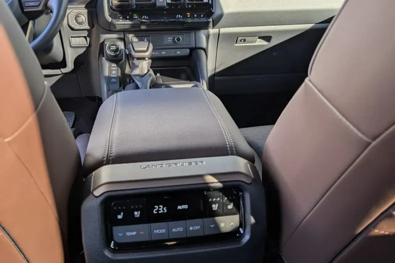 Toyota Land Cruiser din 2024 cu 9.233 km - oferta TOY153895 - foto 19