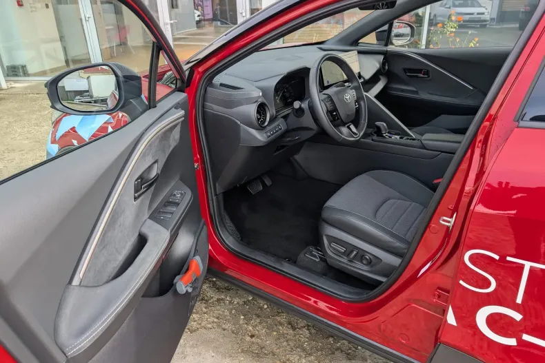 Toyota C-HR din 2024 cu 11.550 km - oferta TOY153898 - foto 11