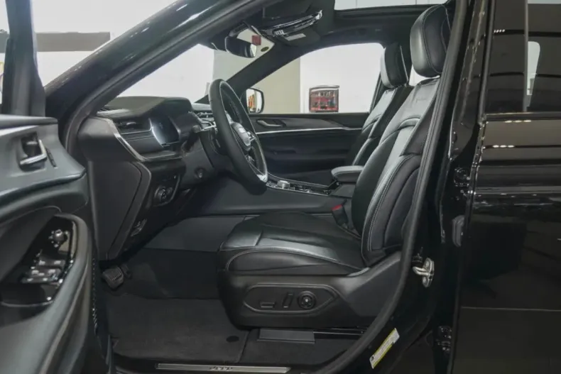 Jeep Cherokee din 2023 cu 10 km - oferta JEE153901 - foto 7