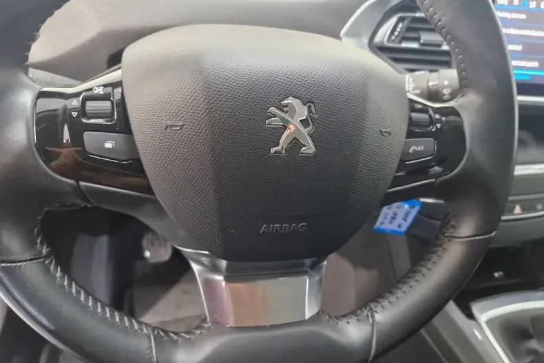 Peugeot 308 din 2020 cu 32.218 km - oferta PEU153905 - foto 9