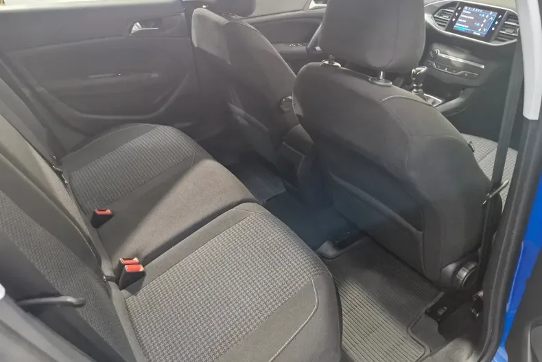 Peugeot 308 din 2020 cu 32.218 km - oferta PEU153905 - foto 21