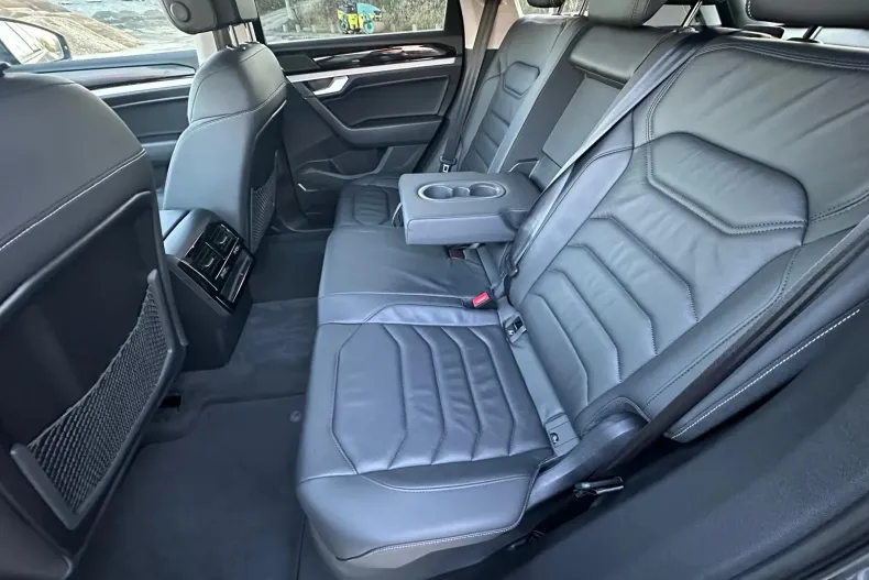 Volkswagen Touareg din 2023 cu 106.000 km - oferta VOL153908 - foto 10