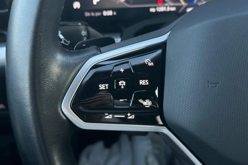 Volkswagen Touareg din 2023 cu 106.000 km - oferta VOL153908 - foto 32