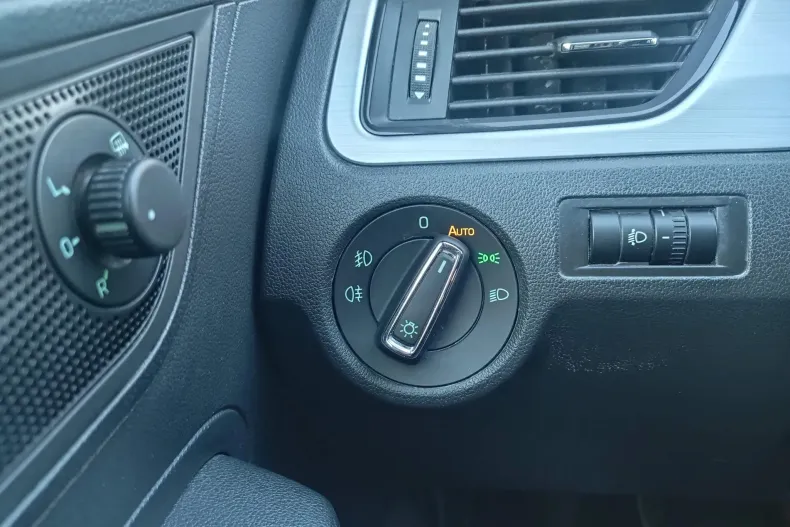 Skoda Rapid din 2019 cu 144.485 km - oferta SKO153935 - foto 24