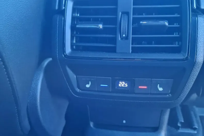 Skoda Karoq din 2025 cu 6.650 km - oferta SKO153959 - foto 35