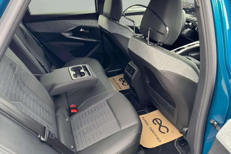 Peugeot 3008 din 2025 cu 1.552 km - oferta PEU153972 - foto 12