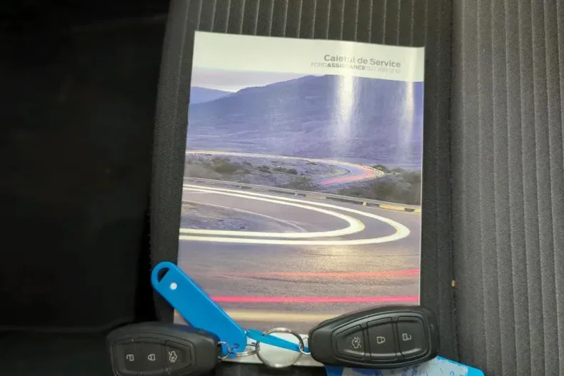 Ford Kuga din 2023 cu 61.480 km - oferta FOR153982 - foto 8