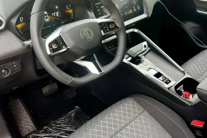 MG ZS HEV din 2025 cu 10 km - oferta MG0153988 - foto 9