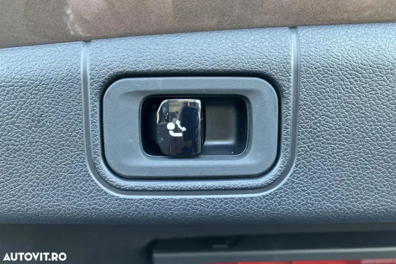 Mercedes-Benz E din 2025 cu 9.100 km - oferta MER154026 - foto 16