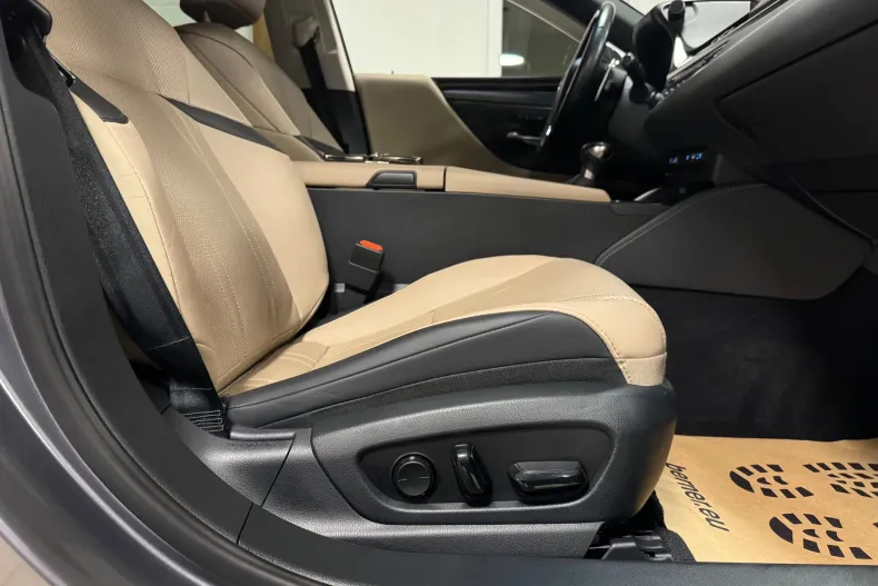 Lexus Seria ES din 2019 cu 129.500 km - oferta LEX154045 - foto 18