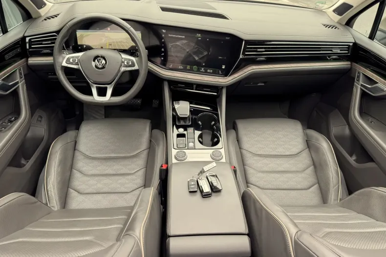 Volkswagen Touareg din 2019 cu 119.000 km - oferta VOL154076 - foto 2