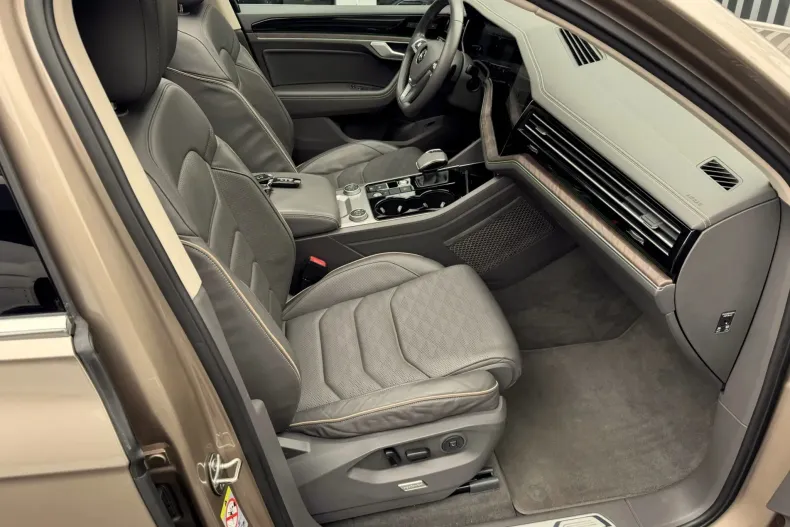 Volkswagen Touareg din 2019 cu 119.000 km - oferta VOL154076 - foto 17