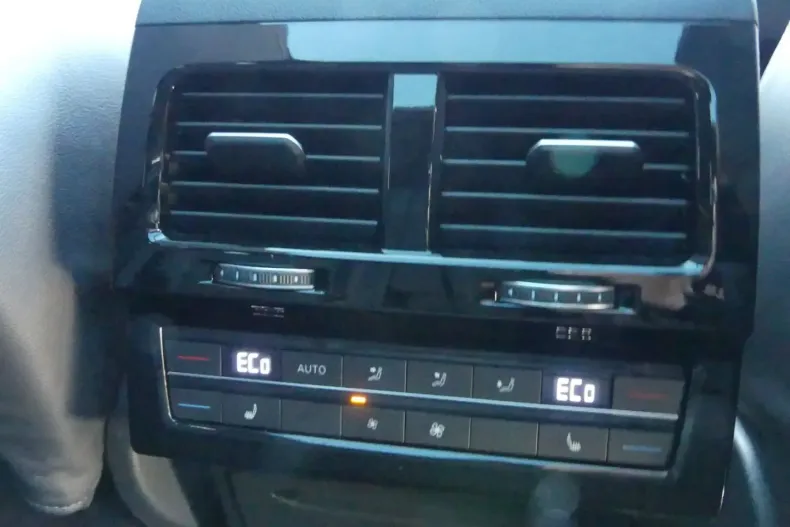 Volkswagen Touareg din 2023 cu 49.899 km - oferta VOL154124 - foto 22