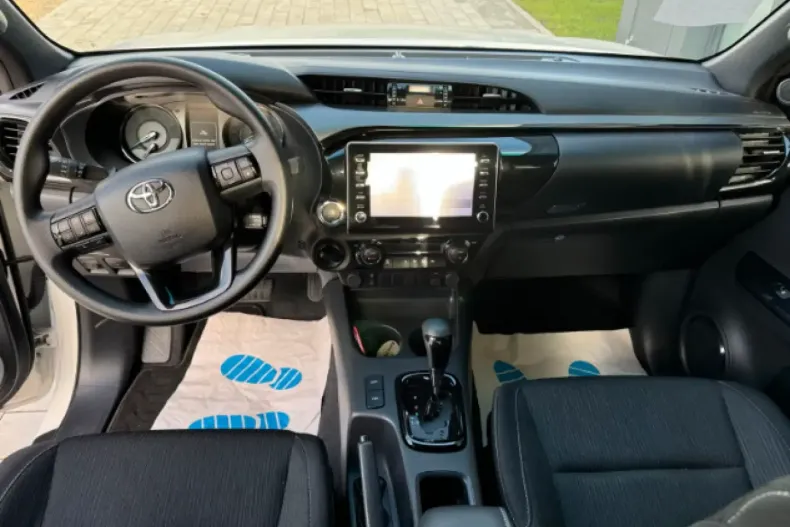 Toyota Hilux din 2025 cu 50 km - oferta TOY154127 - foto 2