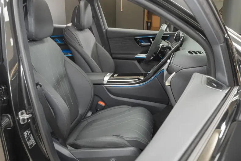 Mercedes-Benz GLC 63 AMG din 2024 cu 5.519 km - oferta MER154140 - foto 2