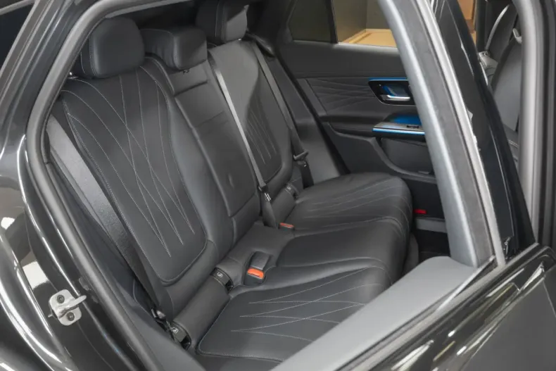 Mercedes-Benz GLC 63 AMG din 2024 cu 5.519 km - oferta MER154140 - foto 16