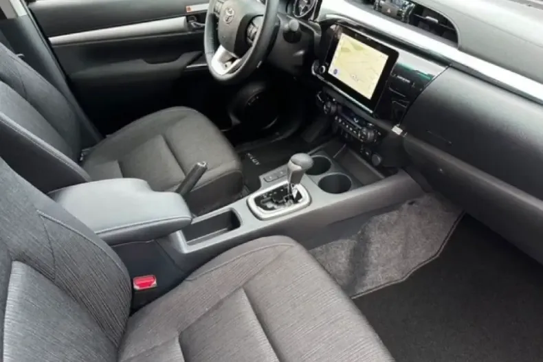 Toyota Hilux din 2025 cu 50 km - oferta TOY154178 - foto 2