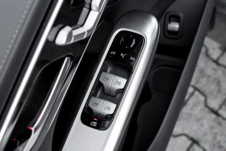 Mercedes-Benz GLC 300 din 2025 cu 11.020 km - oferta MER154190 - foto 15