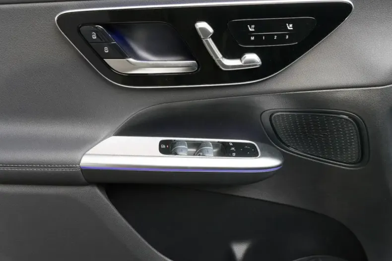 Mercedes-Benz GLC 300 din 2025 cu 15.224 km - oferta MER154193 - foto 4