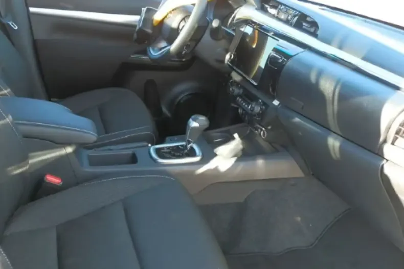 Toyota Hilux din 2025 cu 50 km - oferta TOY154199 - foto 2