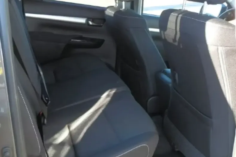 Toyota Hilux din 2025 cu 50 km - oferta TOY154199 - foto 4