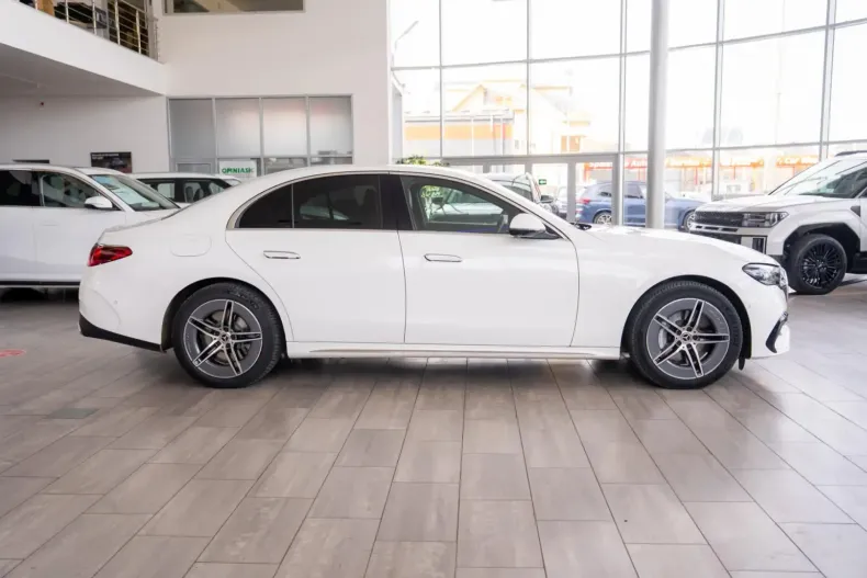 Mercedes-Benz E 300 din 2024 cu 25.000 km - oferta MER154210 - foto 3