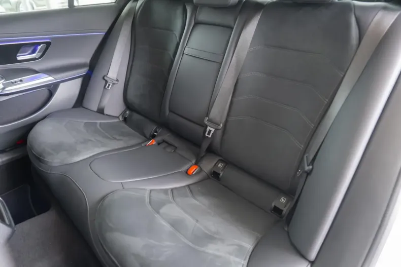 Mercedes-Benz E 300 din 2024 cu 25.000 km - oferta MER154210 - foto 23