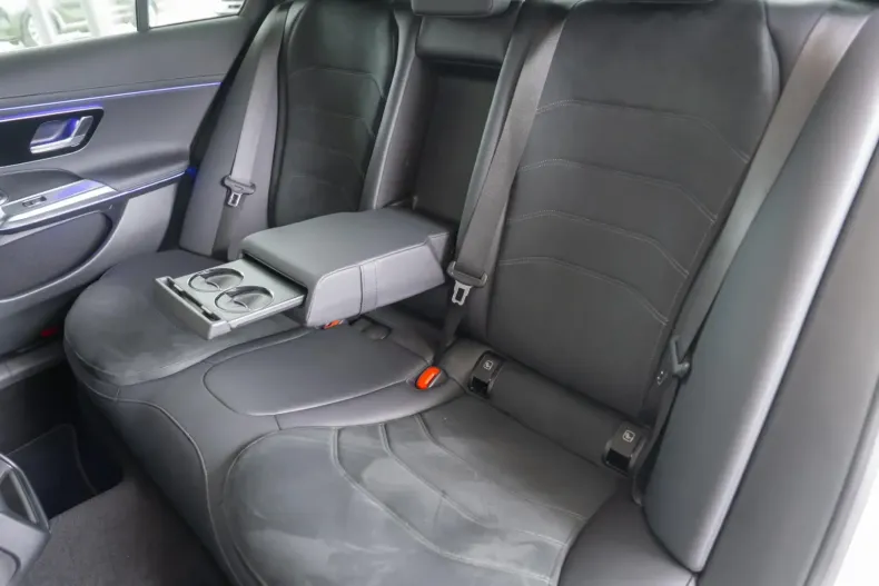 Mercedes-Benz E 300 din 2024 cu 25.000 km - oferta MER154210 - foto 24