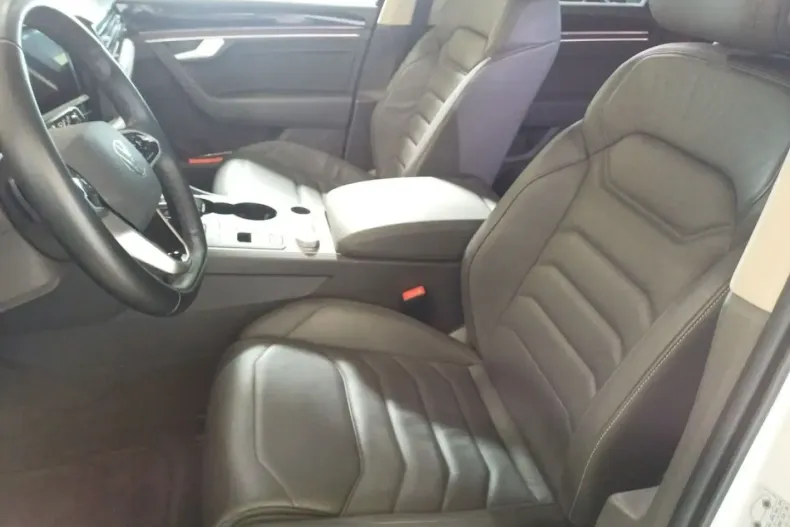 Volkswagen Touareg din 2021 cu 59.404 km - oferta VOL154240 - foto 4