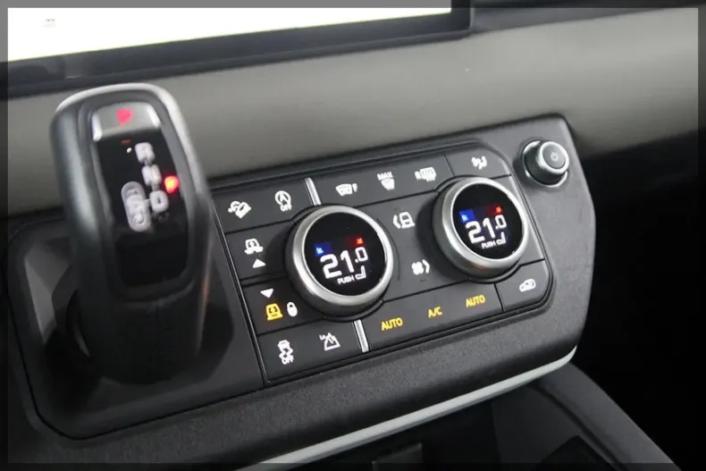 Land Rover Defender din 2022 cu 45.000 km - oferta LAN154242 - foto 20