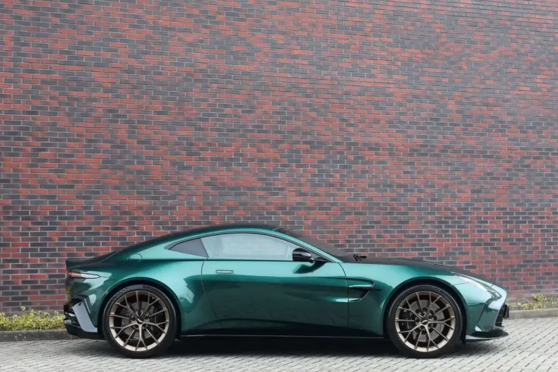 Aston Martin V8 Vantage din 2024 cu 3.089 km - oferta AST154255 - foto 9