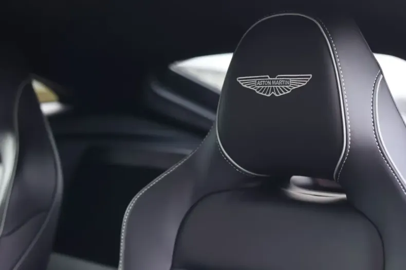 Aston Martin V8 Vantage din 2024 cu 3.089 km - oferta AST154255 - foto 13