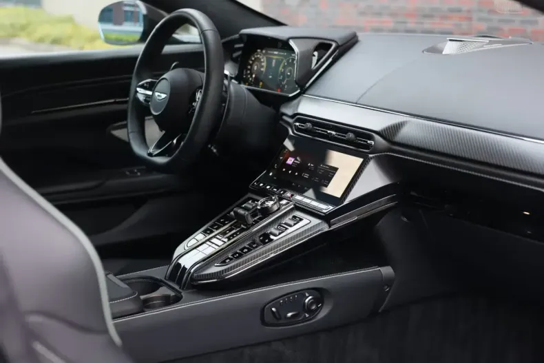 Aston Martin V8 Vantage din 2024 cu 3.089 km - oferta AST154255 - foto 20