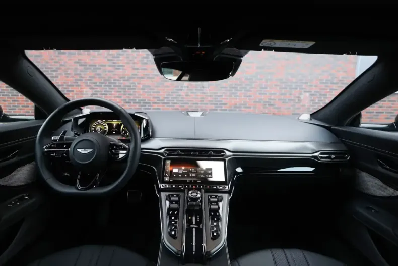 Aston Martin V8 Vantage din 2024 cu 3.089 km - oferta AST154255 - foto 24