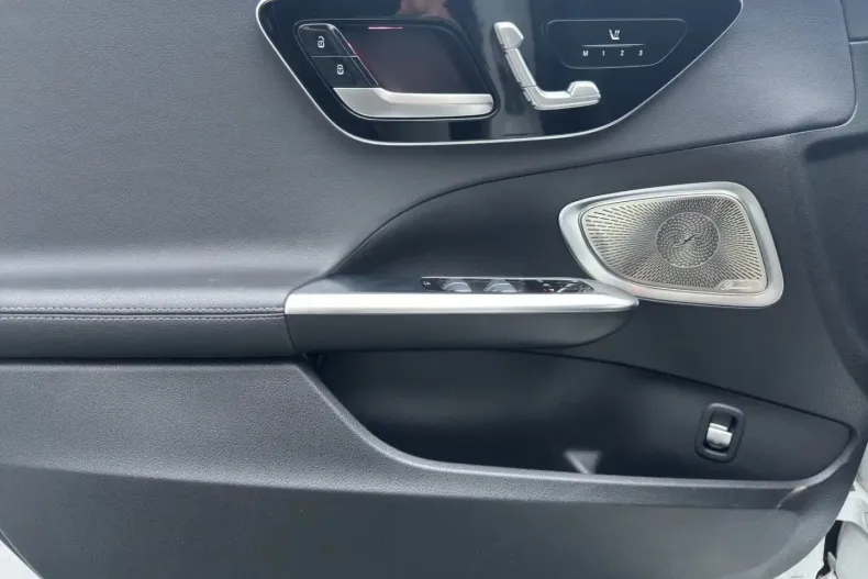 Mercedes-Benz C 220 din 2023 cu 22.500 km - oferta MER154276 - foto 13