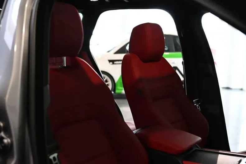 Jaguar F-Pace din 2024 cu 7.691 km - oferta JAG154281 - foto 28