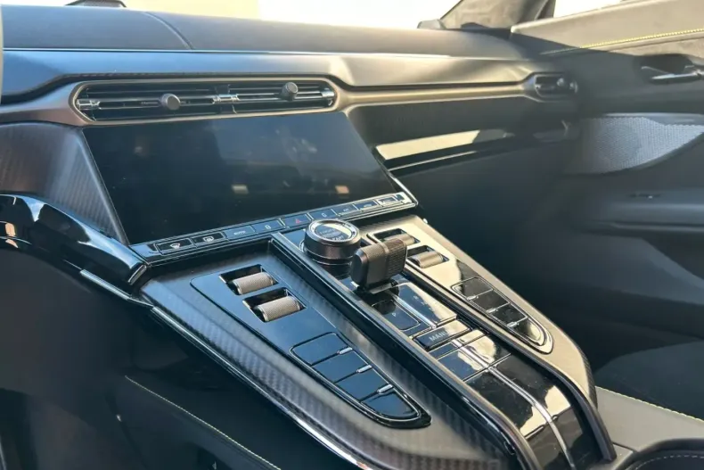 Aston Martin V8 Vantage din 2024 cu 1.820 km - oferta AST154284 - foto 16