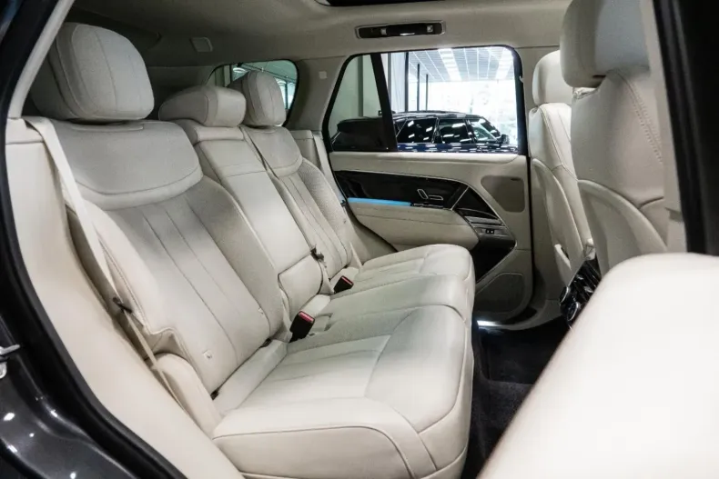 Land Rover Range Rover din 2024 cu 13.500 km - oferta LAN154293 - foto 8