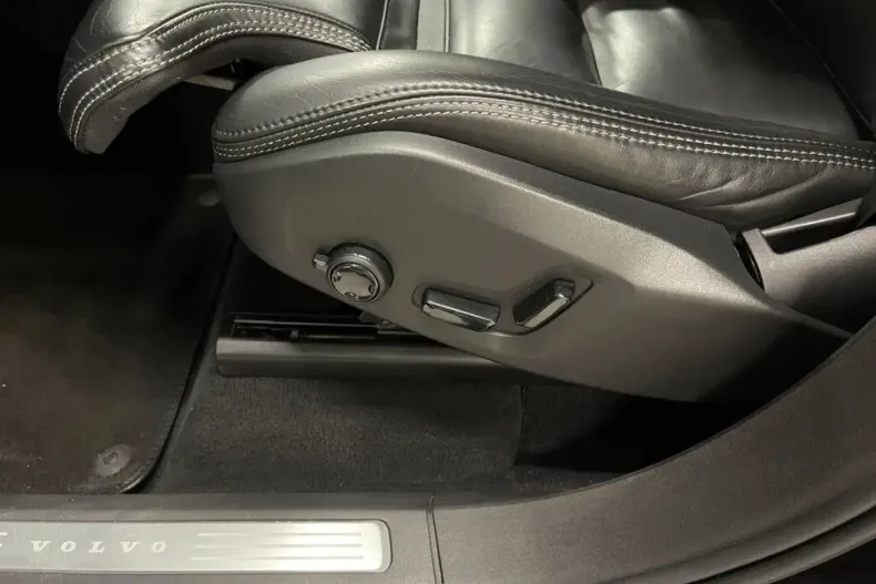 Volvo XC90 din 2020 cu 82.613 km - oferta VOL154294 - foto 29