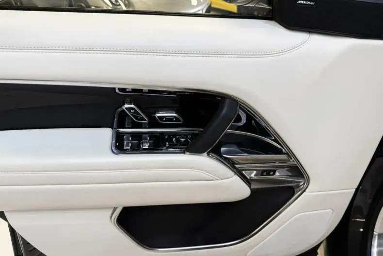 Land Rover Range Rover din 2023 cu 59.990 km - oferta LAN154313 - foto 13