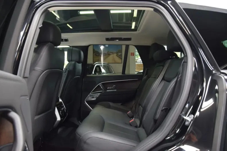 Land Rover Range Rover din 2023 cu 66.459 km - oferta LAN154314 - foto 6