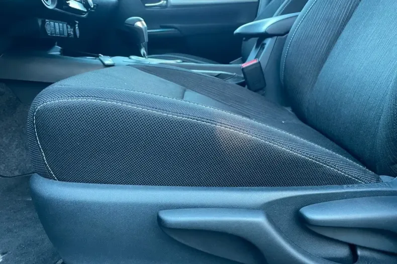 Toyota Hilux din 2024 cu 9.600 km - oferta TOY154326 - foto 3