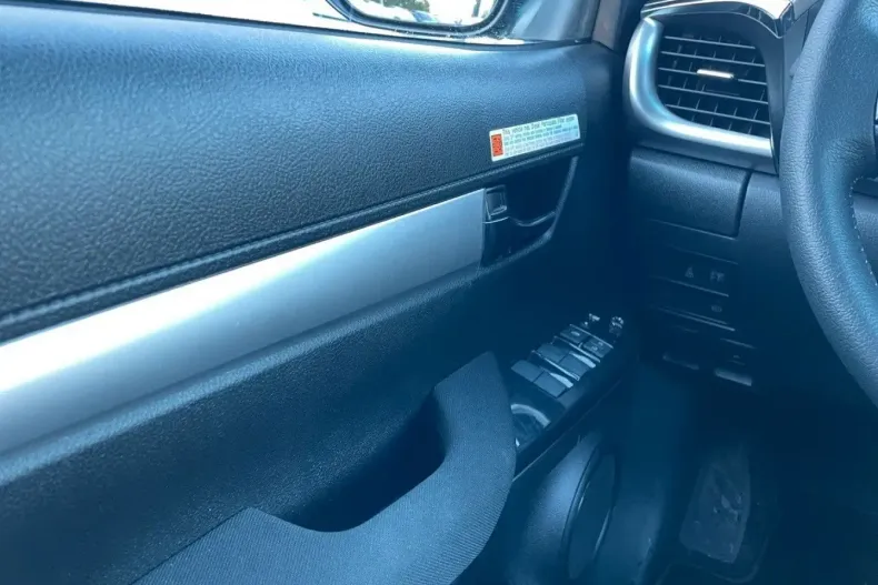 Toyota Hilux din 2024 cu 9.600 km - oferta TOY154326 - foto 12