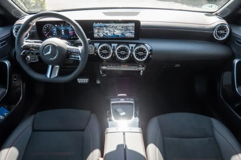 Mercedes-Benz CLA 180 din 2025 cu 13.500 km - oferta MER154329 - foto 6