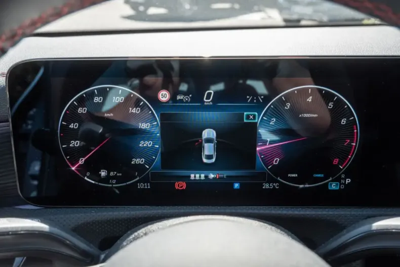 Mercedes-Benz CLA 180 din 2025 cu 13.500 km - oferta MER154329 - foto 13